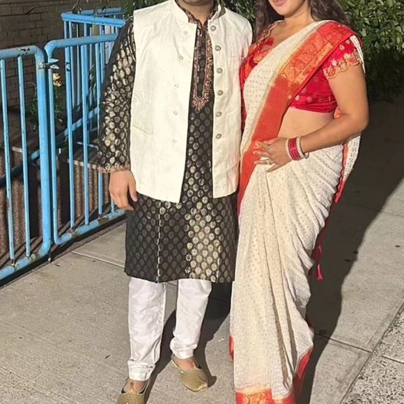 Off white and red saree only - Picture 3 of 3